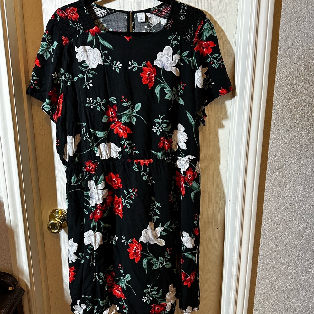 XL Old Navy Floral Black Mini Dress